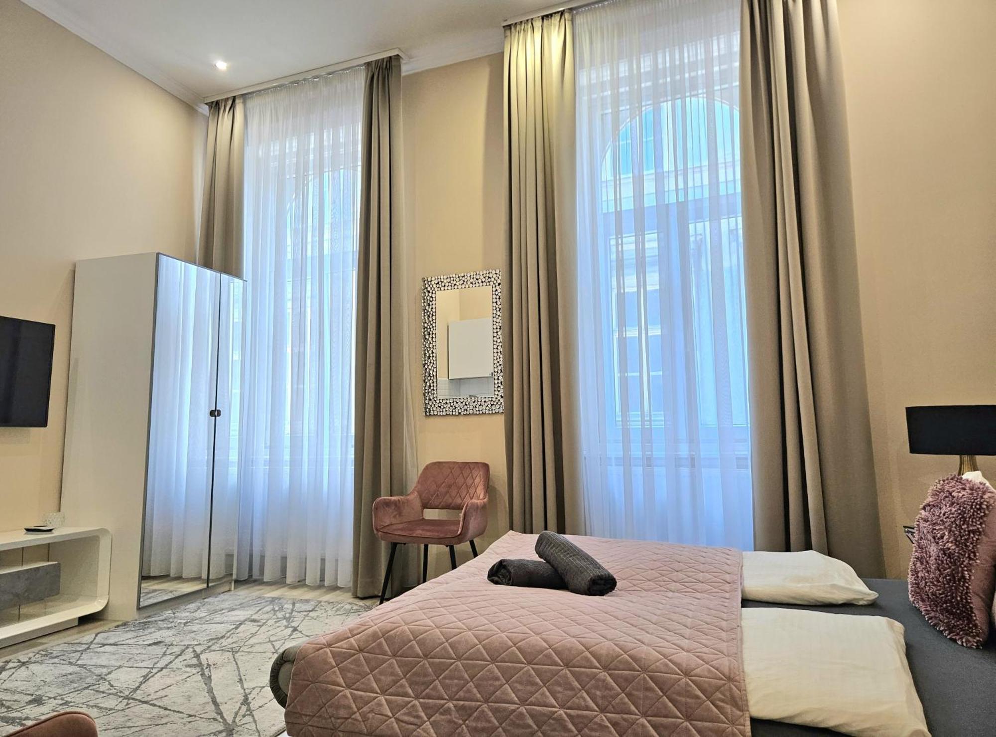 Apartment Designer Downtown Gem Budapest