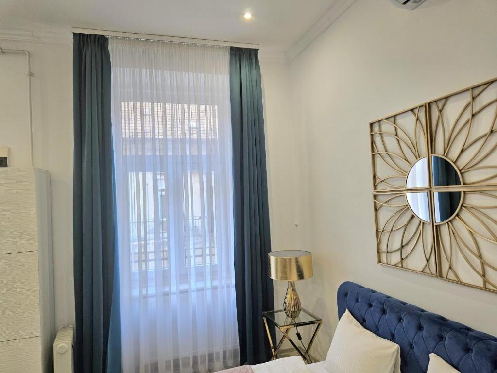 Designer Downtown Gem Apartment *